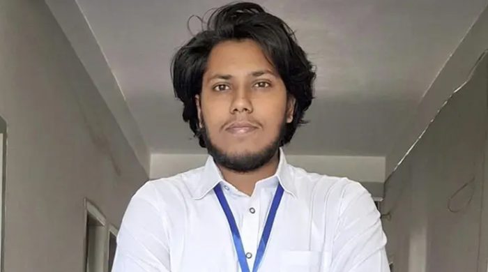 ‘বেঁচে আছি এখনো’ হাসপাতালের বেড থেকে জুবায়েরের ফেসবুক বার্তা